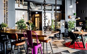 Design Hostel P182